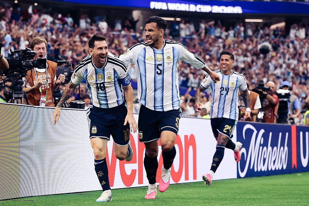 Jogadores da Argentina comemoram vitória na Copa do Mundo de 2026